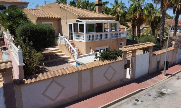 Image No.1-4 Bed Villa for sale