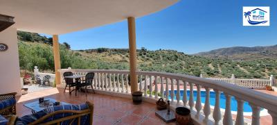 Detached-Villa-For-Sale-in-Vinuela-For-Sale--Malaga--Costa-del-Sol--4-