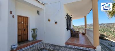 Detached-Villa-For-Sale-in-Vinuela-For-Sale--Malaga--Costa-del-Sol--9-