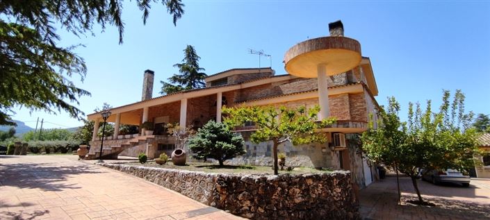 Image No.1-6 Bed Villa for sale