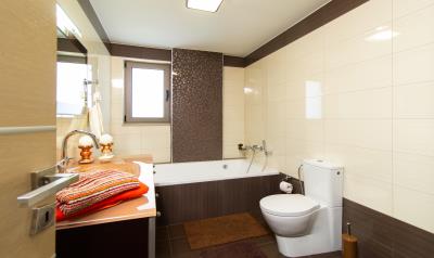 Malinakis-Bathroom-1