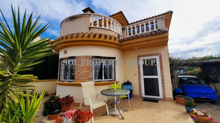 Image No.1-3 Bed Villa / Detached for sale