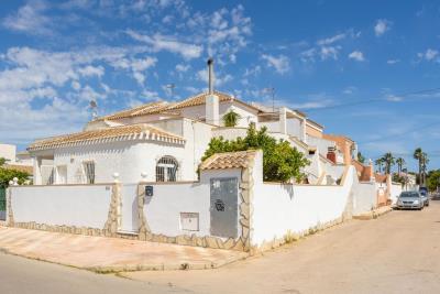 SOLHH91_Los_Narejos_Townhouse_facade