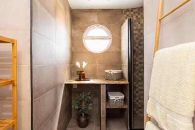 SOLHH91_Los_Narejos_Townhouse_bathroom