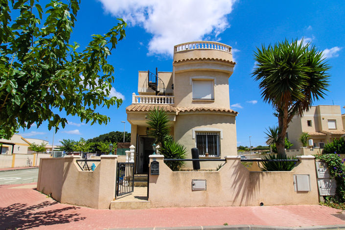 Image No.1-3 Bed Villa for sale