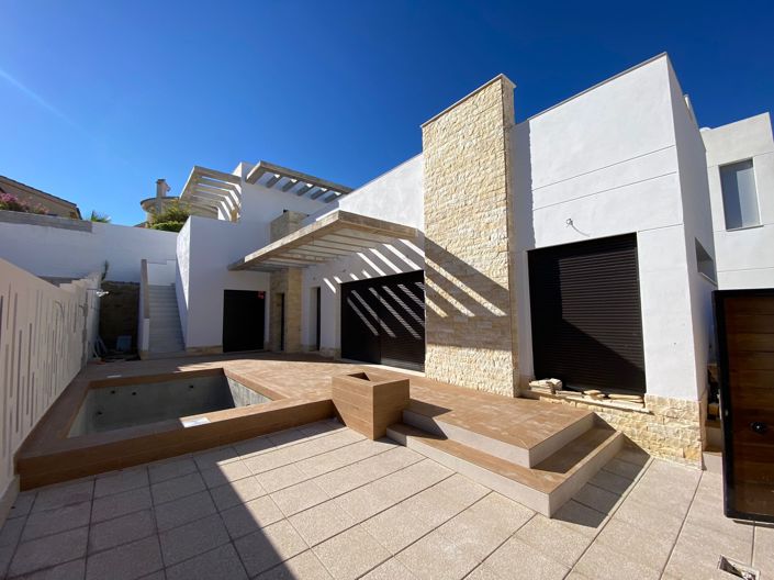 Image No.1-3 Bed Villa for sale