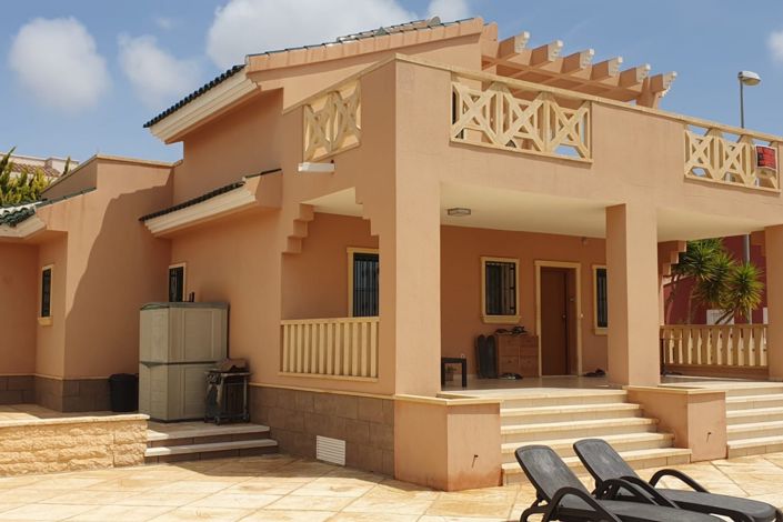 Image No.1-4 Bed Villa for sale