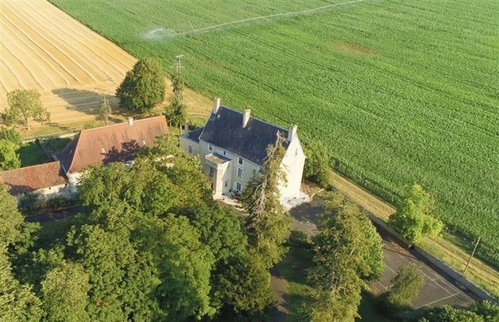 Image No.1-Châteaux de 9 chambres à vendre à Chef-Boutonne