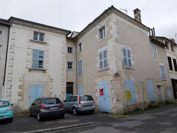 1 - Saint-Savin, House