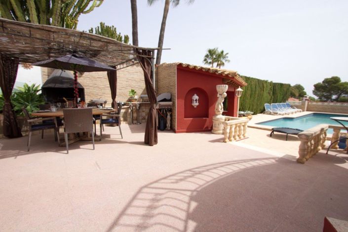 4 Bedrooms villa for sale in La Nucía - Spacious Accommodation - £ ...