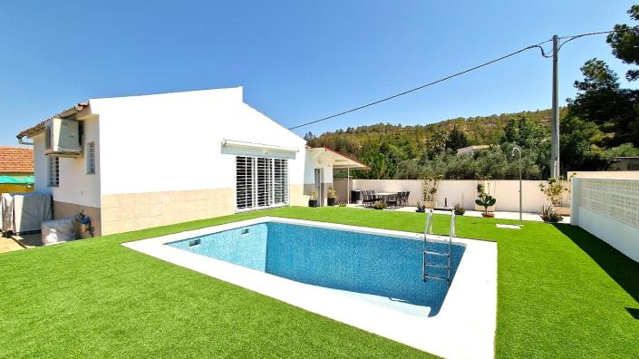 Image No.1-3 Bed Villa / Detached for sale