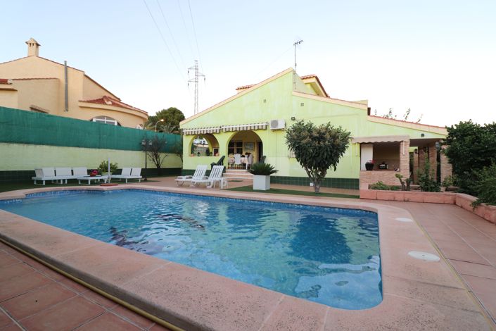 Image No.1-3 Bed Villa for sale