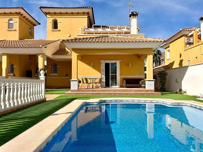 Image No.1-4 Bed Villa for sale