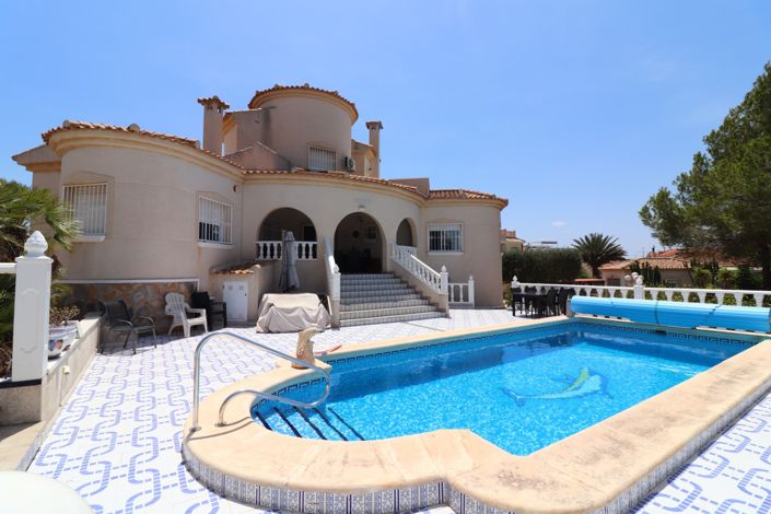 Image No.1-3 Bed Villa for sale