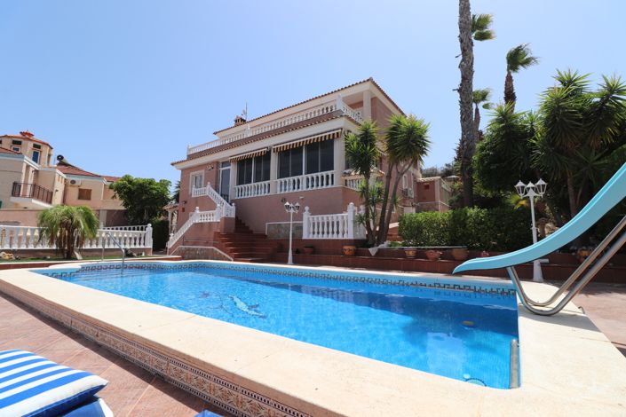 Image No.1-4 Bed Villa for sale