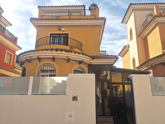 Image No.1-3 Bed Villa for sale