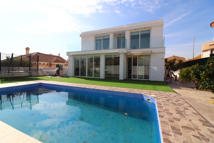 Image No.1-6 Bed Villa for sale