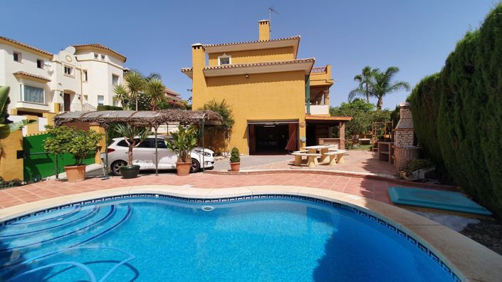 Image No.1-4 Bed Villa for sale