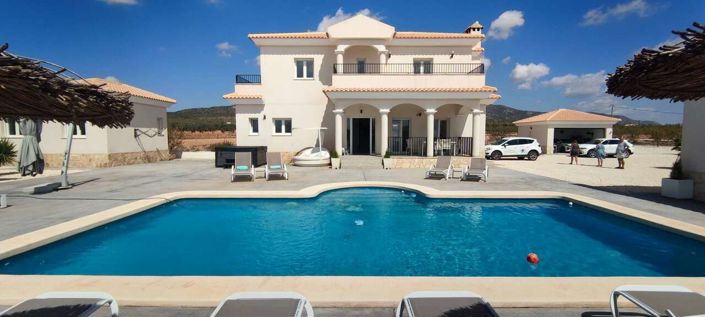 Image No.1-5 Bed Villa for sale