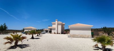 villa-for-sale-in-pinoso-9