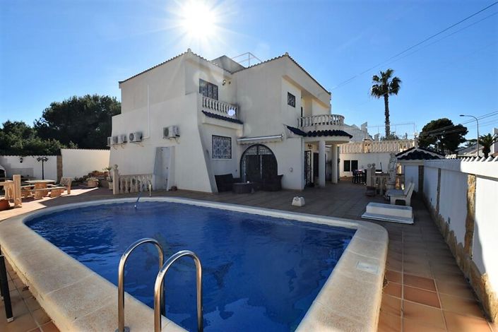 Image No.1-5 Bed Villa for sale