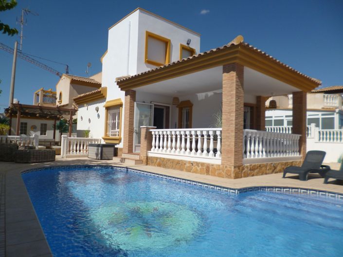 Image No.1-4 Bed Villa for sale