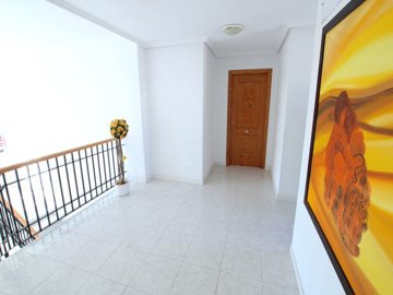 48704fabulous3bedroompenthouseapartmentwithse