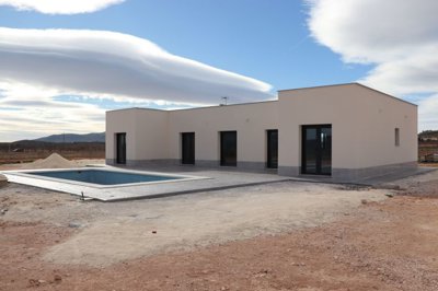 villa-for-sale-in-pinoso-10