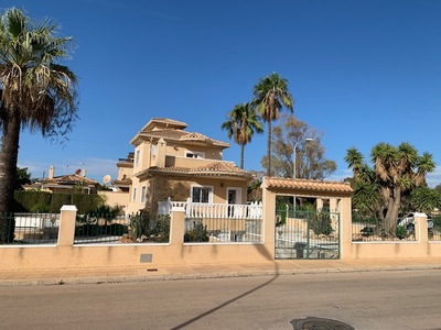 Image No.1-4 Bed Villa for sale