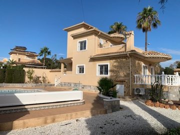 villa-for-sale-in-la-siesta-es129-176221-2