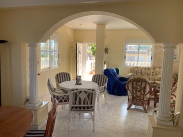 villa-for-sale-in-la-siesta-es129-176221-5