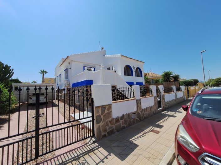 Image No.1-4 Bed Villa for sale