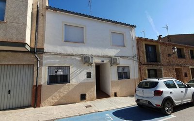 1 - Ayora, Townhouse