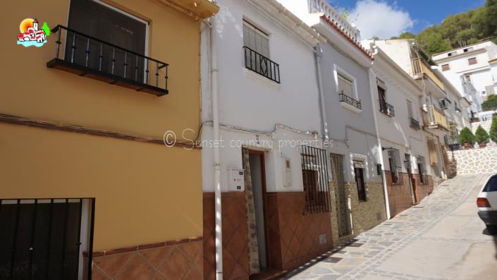 Image No.1-3 Bed Townhouse for sale