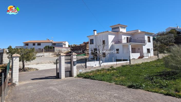 Image No.1-4 Bed Villa / Detached for sale