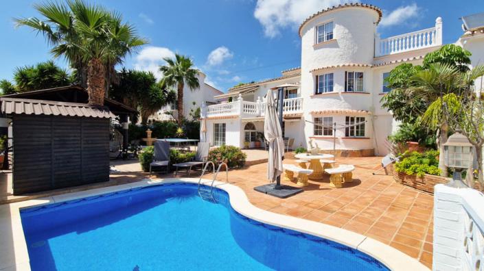 Image No.1-5 Bed Villa / Detached for sale