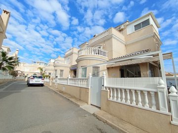 villa-in-orihuela-costa-1-large