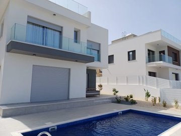 Detached Villa For Sale  in  Chlorakas