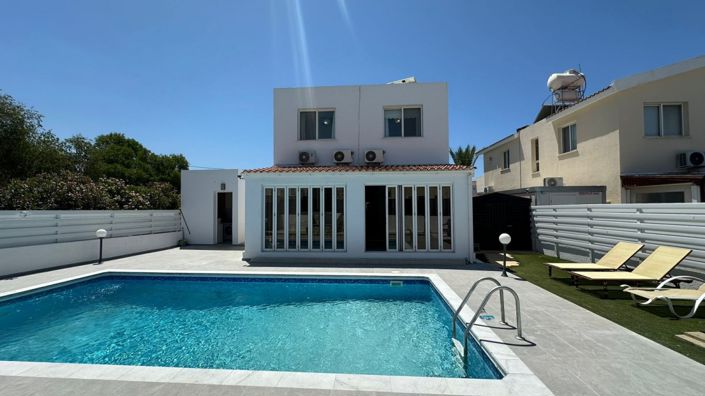 Image No.1-4 Bed Villa for sale