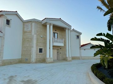 Detached Villa For Sale  in  Peyia - Sea Caves