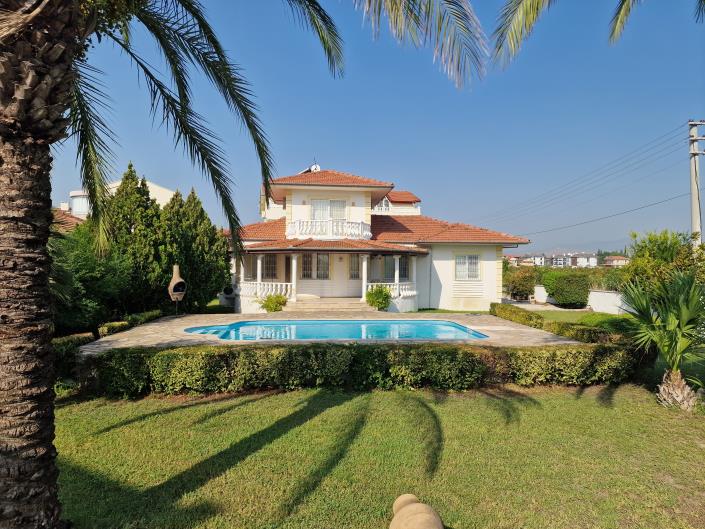 Image No.1-4 Bed Villa / Detached for sale