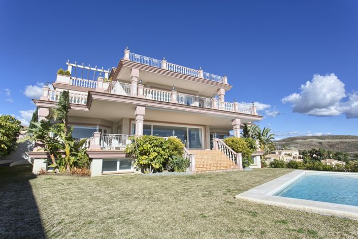 Image No.1-8 Bed Villa for sale