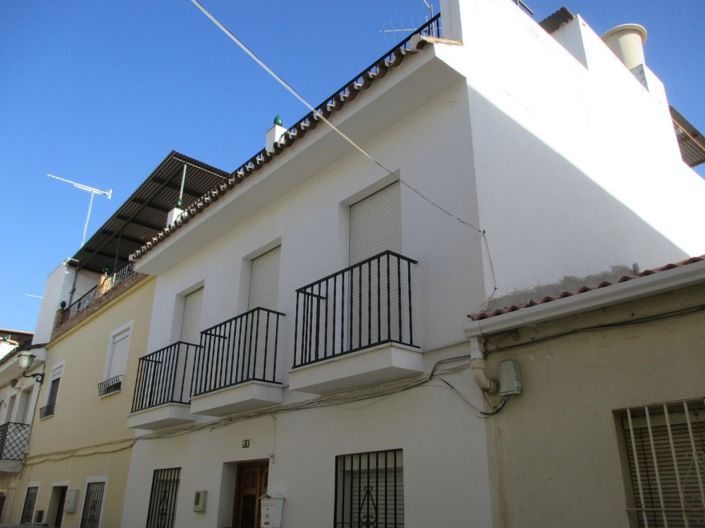 Image No.1-4 Bed Townhouse for sale