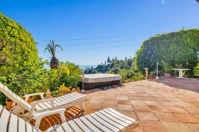 terrace and jacuzzi