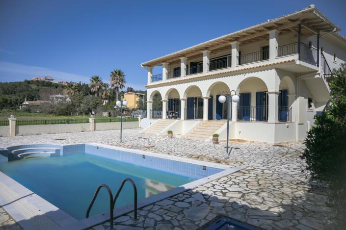 Image No.1-6 Bed Villa for sale