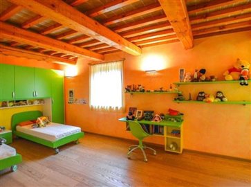 ima27618-2018-11-farmhouse-acqualagna-marche-022-758x564