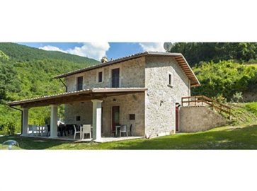 ima31684-2020-11-farmhouse-casteltrosino-ascolipiceno-italy-02-758x564