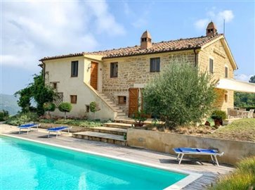 ima31698-2022-03-investiment-farmhouse-force-marche-italy-1-758x564