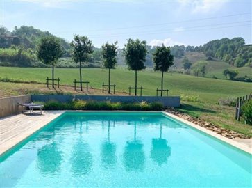 ima31698-2022-03-investiment-farmhouse-force-marche-italy-12-758x564