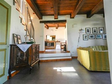 ima31953-2020-10-country-house-montottone-fermo-italy-018-758x564